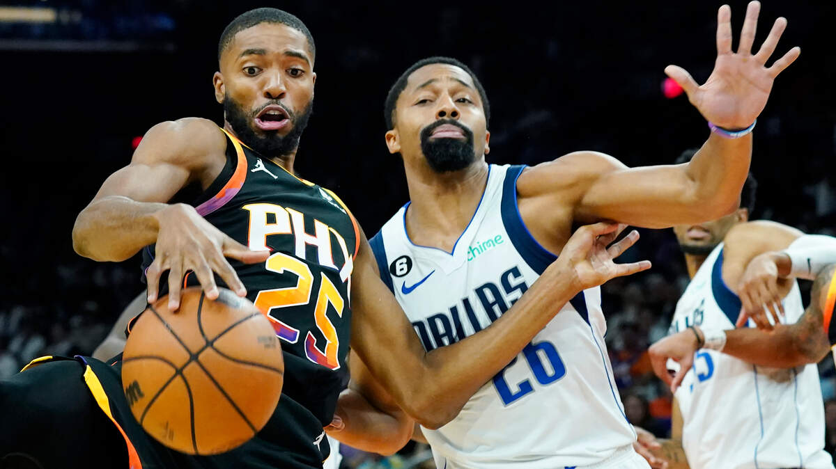 Phoenix Suns forward Mikal Bridges (25) beats Dallas Mavericks guard Spencer Dinwiddie to the ball during the second half of an NBA basketball game in Phoenix, Wednesday, Oct. 19, 2022. The Suns won 107-105. (AP Photo/Ross D. Franklin)