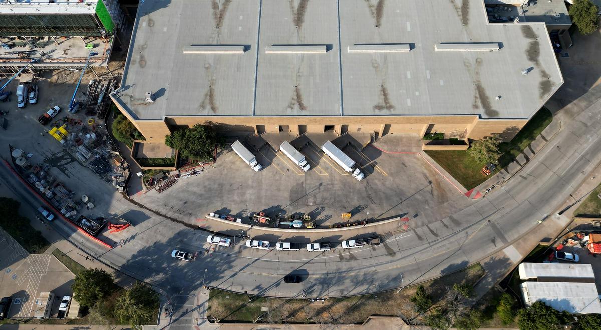 The south side of the Fort Worth Convention Center on Friday, Oct. 18, 2024. Plans call for the annex building pictured to be torn down to clear a way for Commerce Street to be straightened.