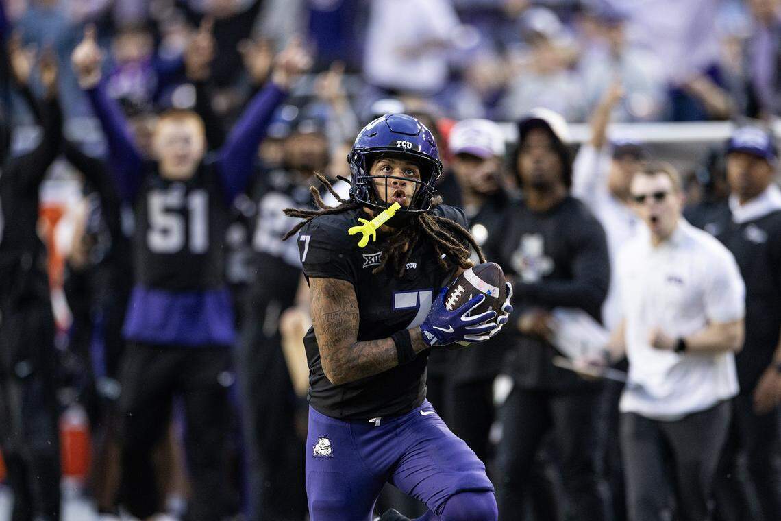 TCU wide receiver Jordan Dwyer (7) catches a long pass for a touchdown in the first half of a Big XII conference game between the TCU Horned Frogs and the Cincinnati Bearcats at Amon G Carter Stadium in Fort Worth on Saturday, Nov. 29, 2025.