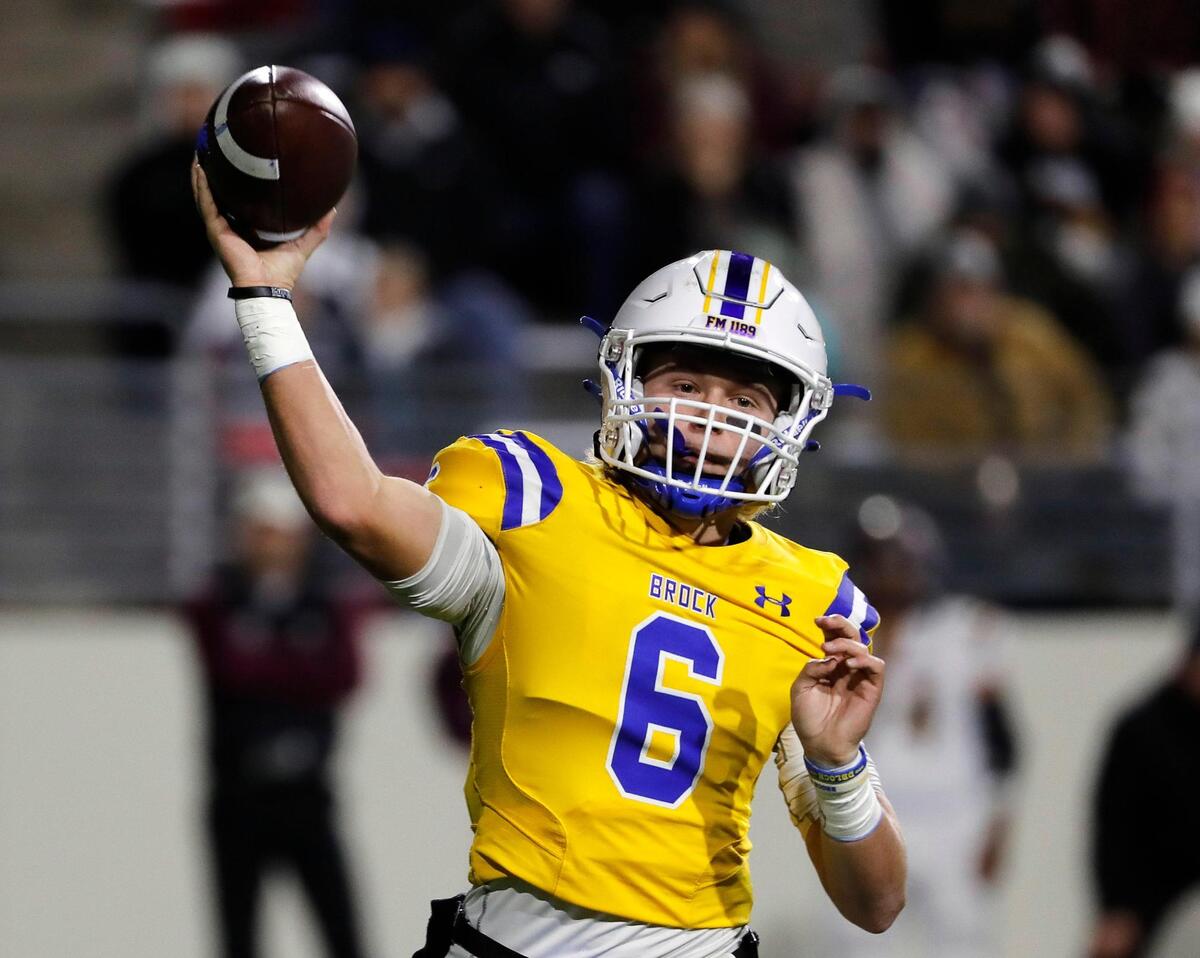 Brock quarterback Tyler Moody (6) tosses a short sidelines pass in the first half of a UIL Class 3A D1 Region 1 final football game at C. H. Collins Athletic Complex in Denton, Texas, Thursday, Dec. 01, 2022. Whitesboro led 12-7 at the half. (Special to the Star-Telegram Bob Booth)