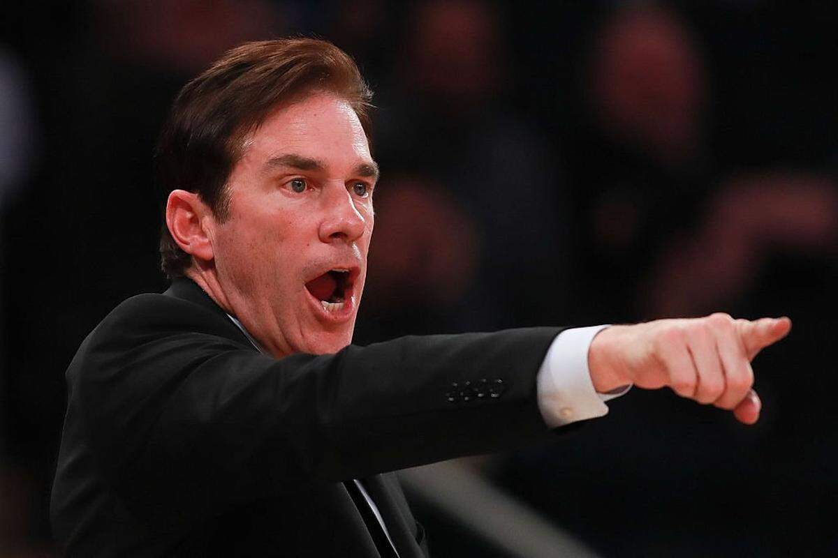 NEW YORK, NY - NOVEMBER 18: Head coach Tim Jankovich of the Southern Methodist Mustangs directs his team against the Michigan Wolverines in the second half of the 2K Classic Championship at Madison Square Garden on November 18, 2016 in New York City. (Photo by Michael Reaves/Getty Images)