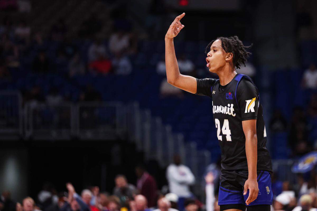 Mansfield Summit guard Joseph Creal III (24) celebrates after making a 3-pointer in the Class 5A Division II state championship game against Beaumont United on Saturday at the Alamodome in San Antonio.