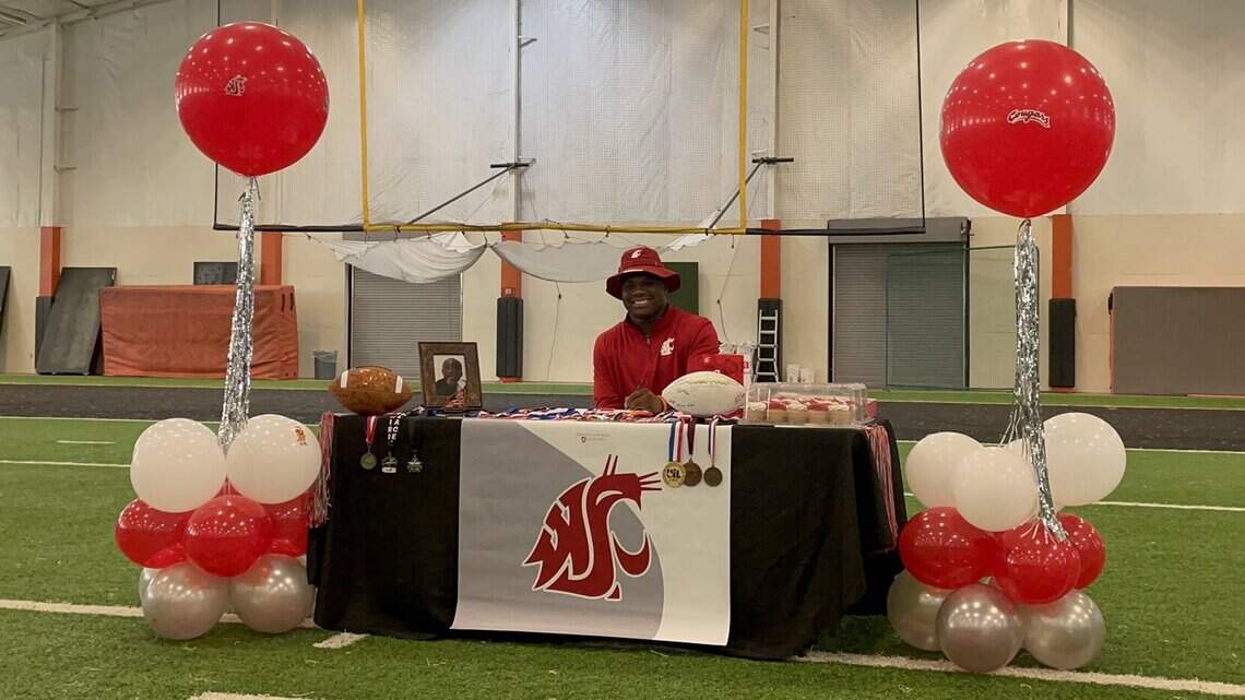 Signing Day Central 2022: Top Fort Worth-area football players sign with D1 schools