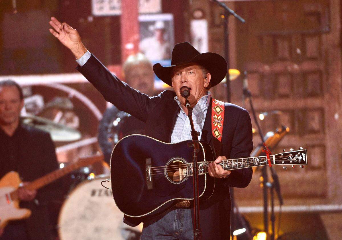 George Strait performs at the conclusion of the 54th annual Academy of Country Music Awards at the MGM Grand Garden Arena on Sunday, April 7, 2019, in Las Vegas. (Photo by Chris Pizzello/Invision/AP)