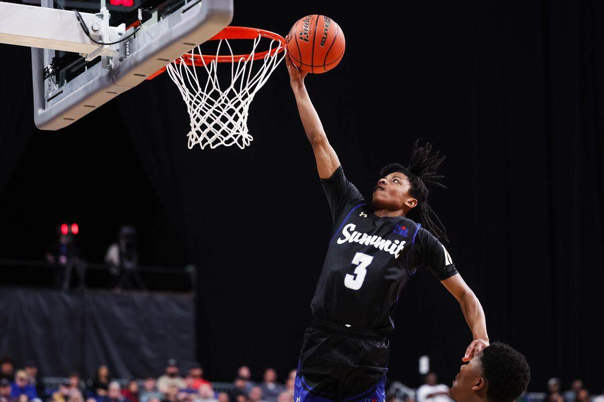 Mansfield Summit guard David Bardere II goes up for a layup during the Class 5A Division II state championship game Saturday at the Alamodome in San Antonio.