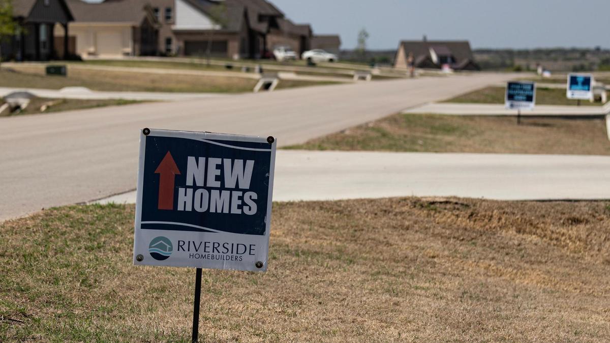 The Hillcrest Meadows North neighborhood puts out signs indicating new homes near Decatur on Saturday, March 29, 2025.