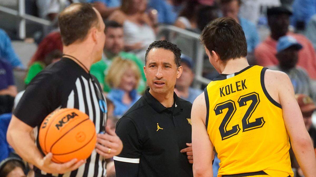 Former Texas coach Shaka Smart and his Marquette Golden Eagles were defeated by North Carolina in the first round of the NCAA Tournament on Thursday at Dickies Arena.
