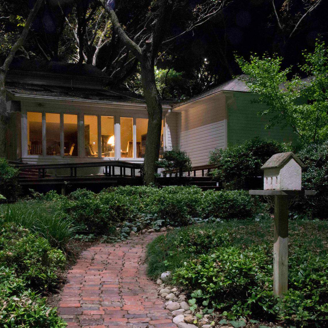 Informality was the goal as Neil Sperry planned his backyard.