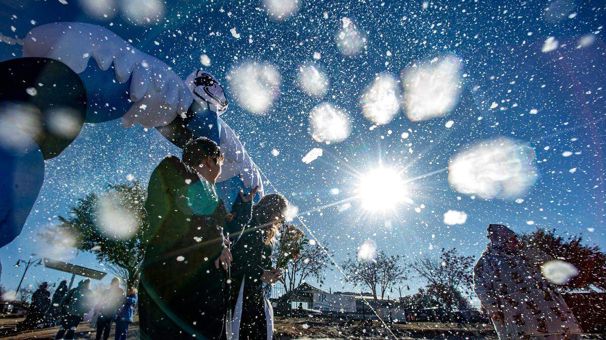 Can Dallas-Fort Worth really see snow this weekend? A National Weather Service meteorologist weighs in.