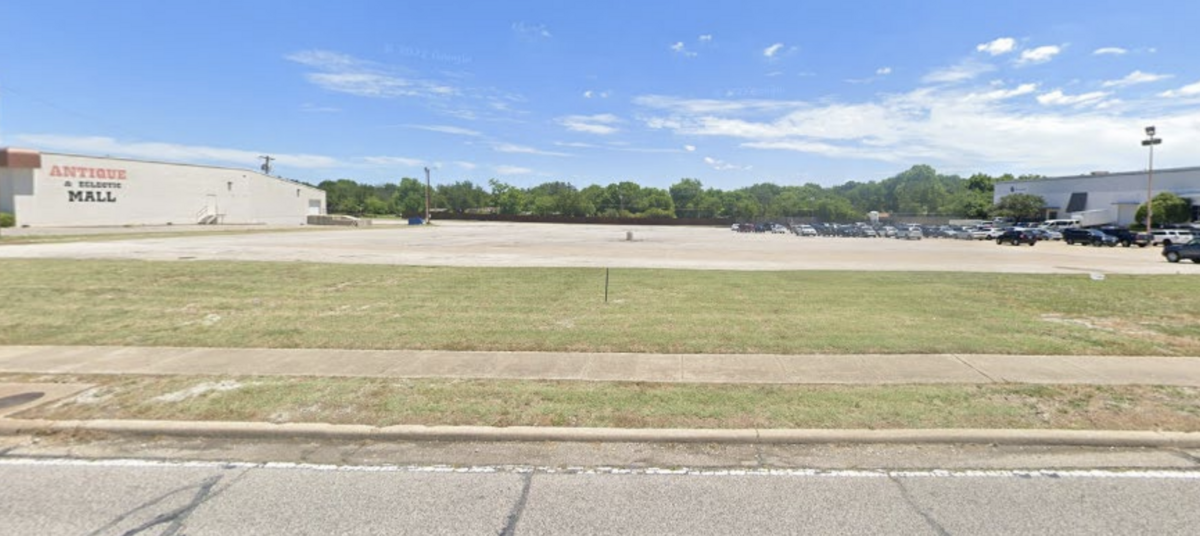 The new theater will soon sit on a currently vacant lot in between Ties 2 the Past and D Wellness.