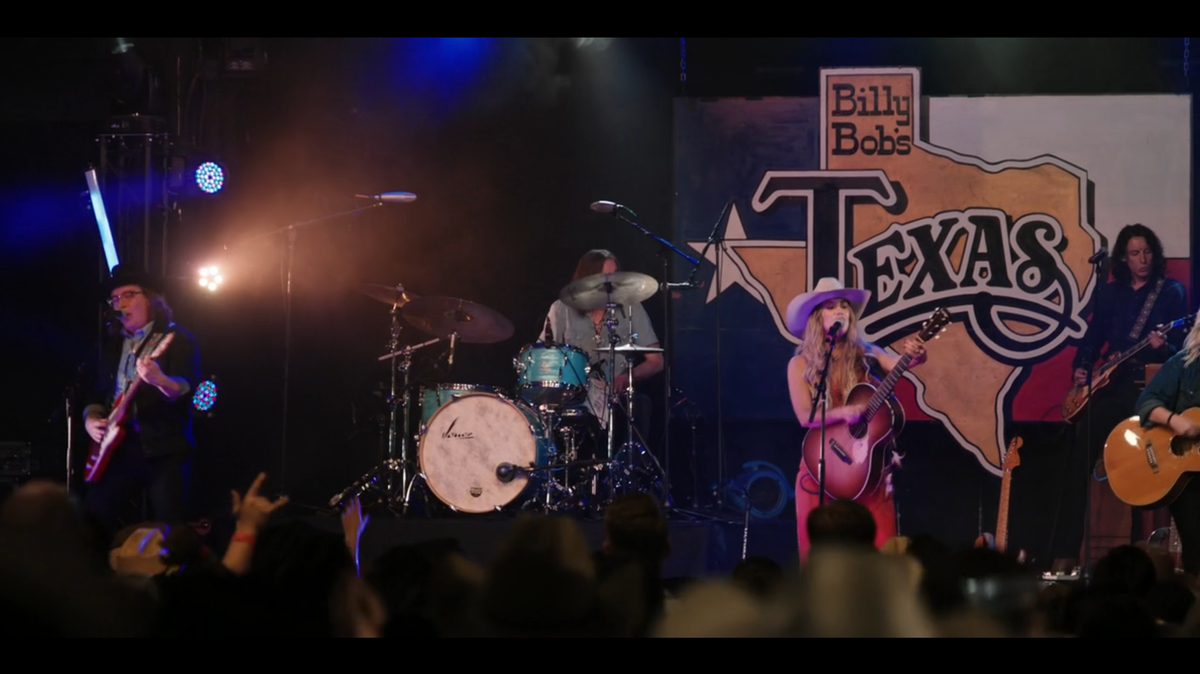 Abby (Lainey Wilson) performs at Billy Bob’s Texas in “Yellowstone” season 5 episode 14.