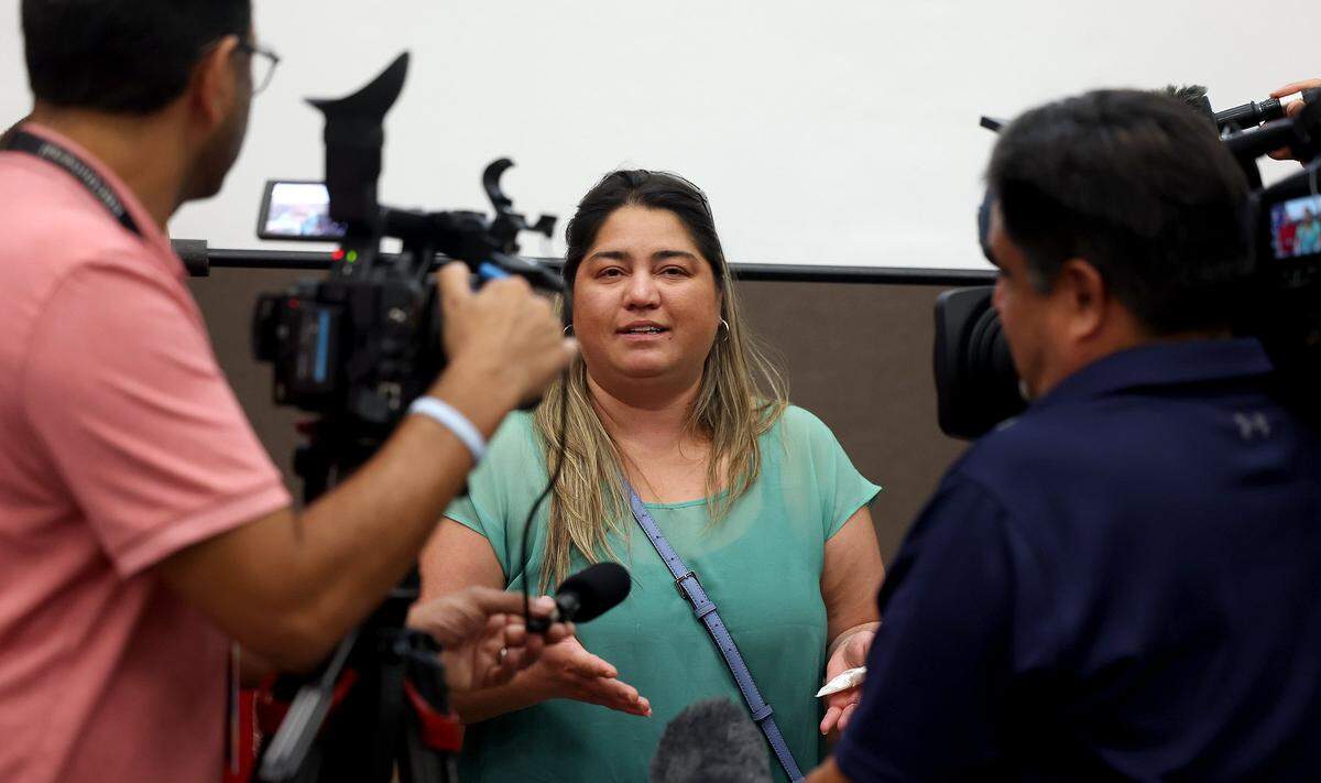Jessica Roberts speaks to the media during a press conference on Monday, Nov. 17, 2025, to announce the arrest of a suspect in the1991 murder of her mother, Cynthia Gonzalez. An arrest was made with the help of UTA's Department of Criminology & Criminal Justice class.