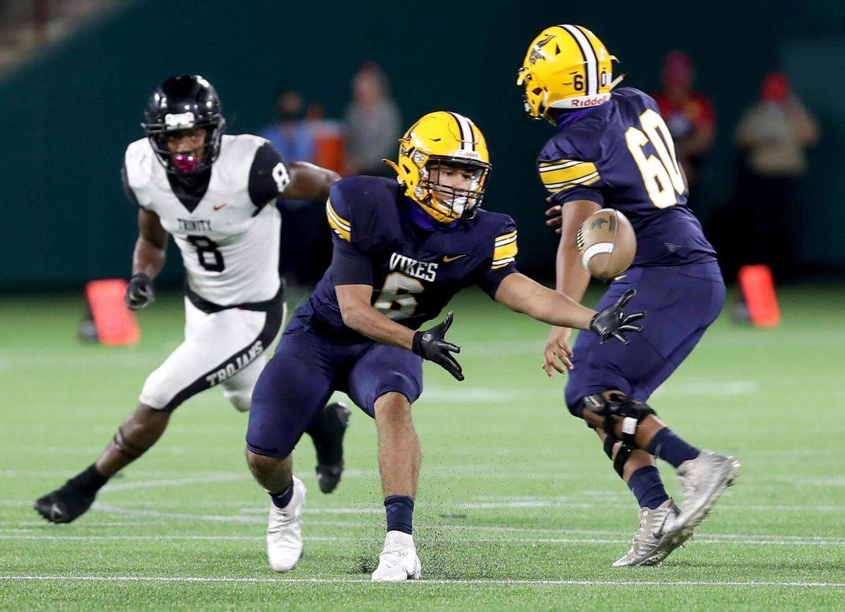 Arlington Lamar wide receiver Cade Carlson reaches out for a throw while competing against Euless Trinity on Thursday, September 24, 2020, at Globe Life Park.