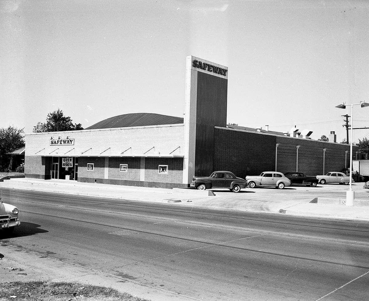Aug. 17, 1951: Safeway Store’s largest food center in Fort Worth will open at 2916 Hemphill. Exterior of the masonry building is lighted by neon tubes.