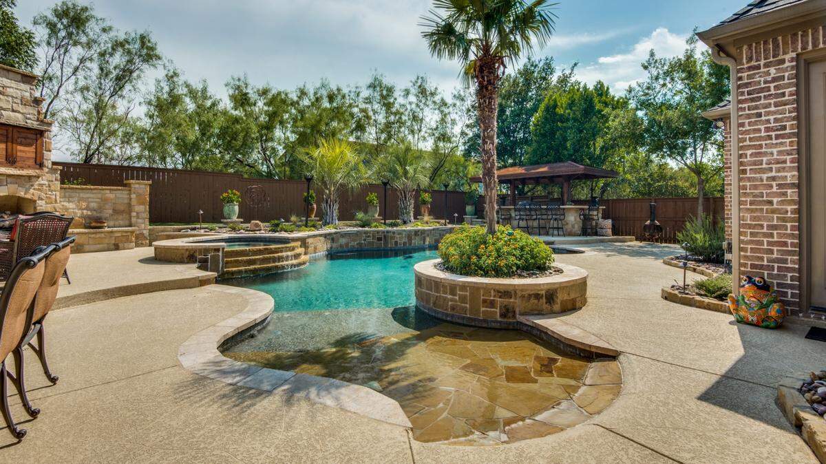 The home at 1425 Monarch Way is priced $865,000.