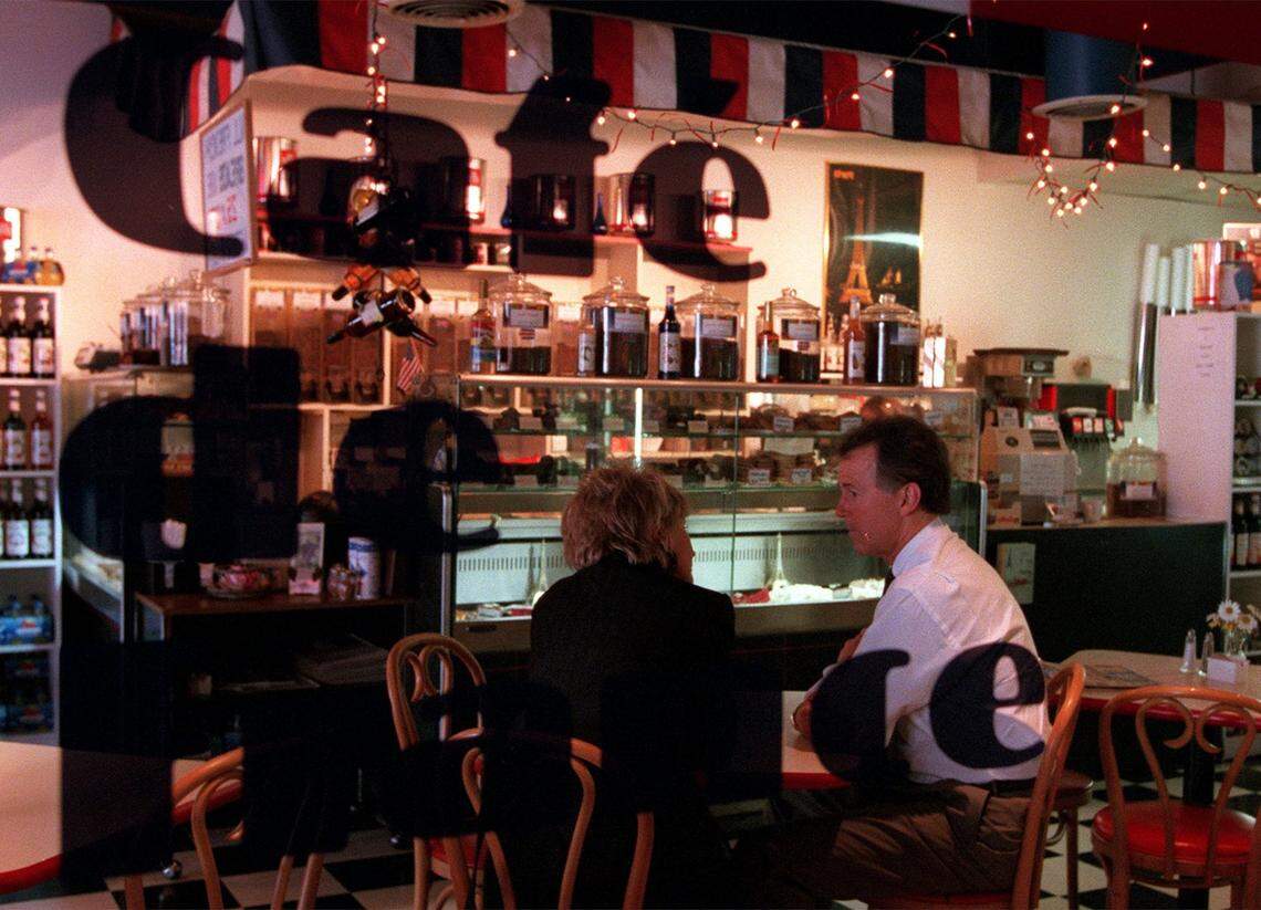 Feb. 10, 1999: Patrons at Cafe de France in Arlington’s Lincoln Square.