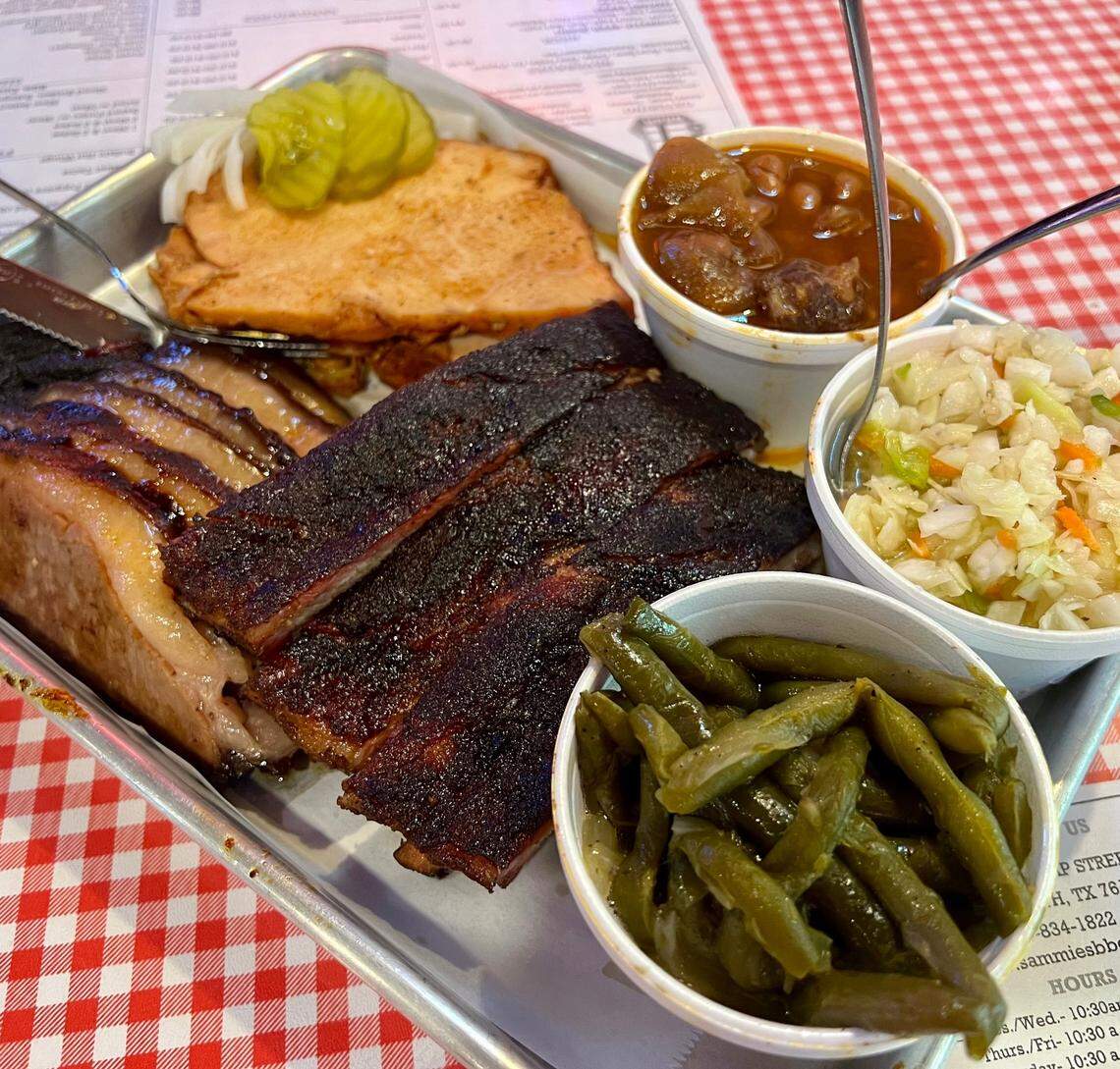 A platter of Sammie’s Bar-B-Q pork ribs, a signature for 76 years.