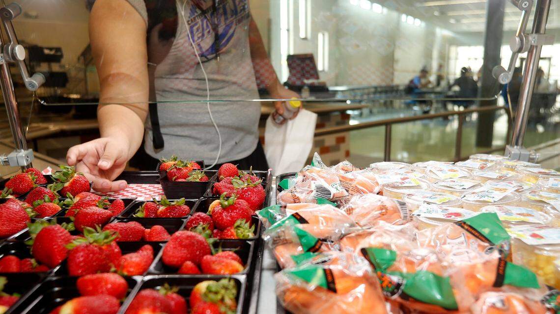 A Texas law passed in 2017 allows schools to redistribute fresh fruit and non-perishable food to students instead of throwing it away or donating it to nonprofits in the community. File- The Summer Meals program at Amon Carter Riverside High School Thursday, June 7, 2018.