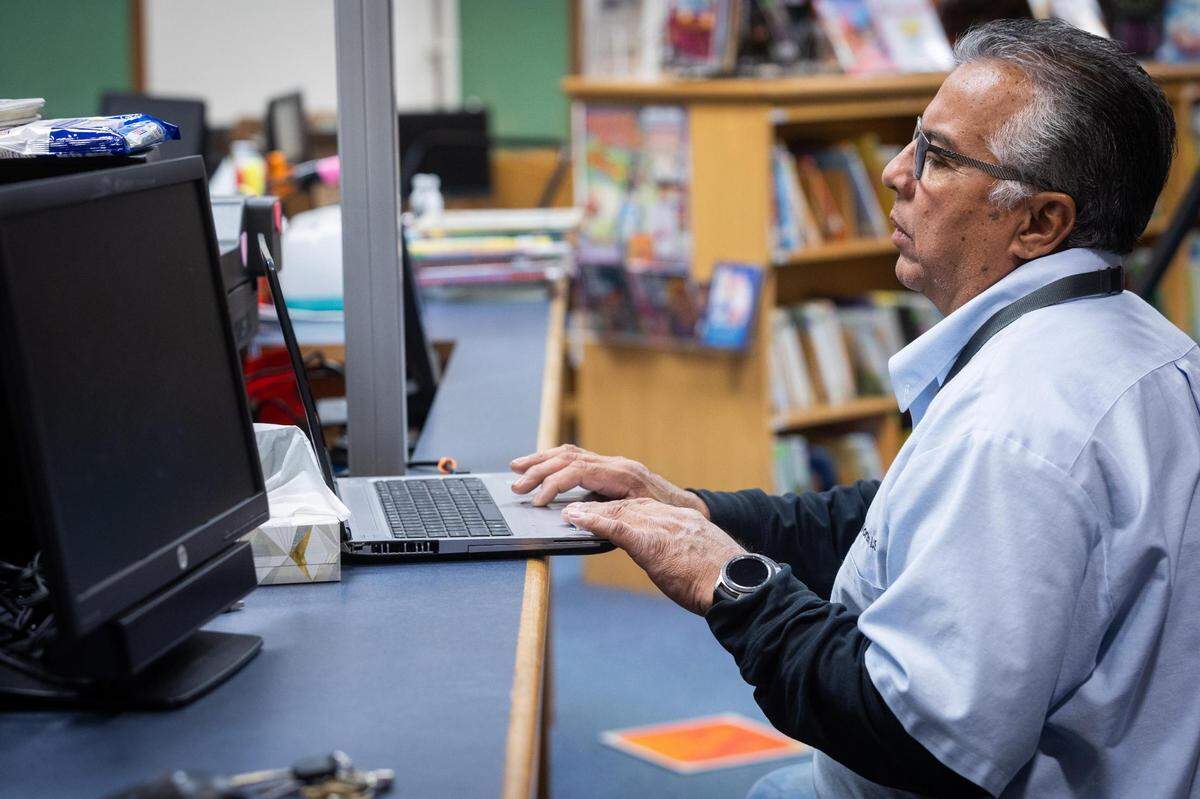 Henry Vasquez adjusts the heating controls for the school buildings in preparation for the winter storm Wednesday, Feb. 2, 2022, at Worth Heights Elementary in Fort Worth.