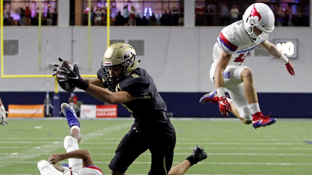 Birdville wide receiver Cade Schaffer (6) grabs a pass in the second half of a high school 5A Division I Regional Round football playoff game at Ford Center in Frisco, Texas, Saturday, Dec. 01, 2018. Birdville won 28-21 in overtime. (Star-Telegram Bob Booth)

