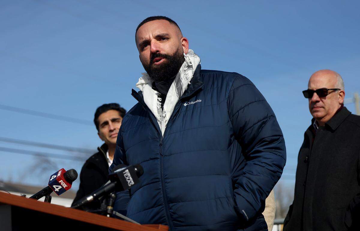 Hamzah Abushaban, the cousin of Leqaa Kordia, speaks at a press conference after traveling from Florida to visit his Kordia at the Praireland Detention Facility in Alvarado on Friday, Jan. 30, 2026. Abushaban and others were denied access to the facility.
