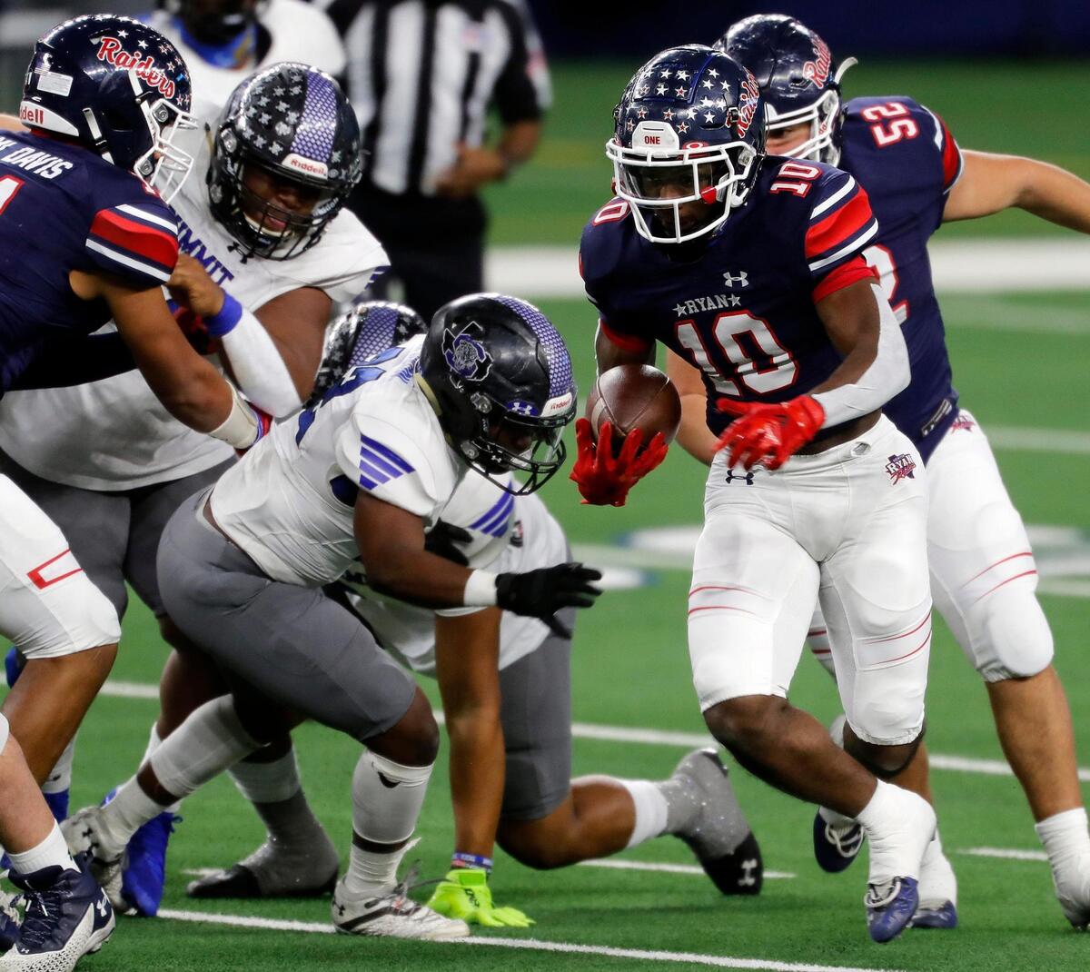 Denton Ryan running back Kalib Hicks (10) runs the ball around the left side during the Conference 5A Division 1 2020 state championship semi-final football game at AT&T Stadium in Arlington, Texas, Friday, Jan. 08, 2021. Ryan led Summit 21-13 at the half. (Special to the Star-Telegram Bob Booth)