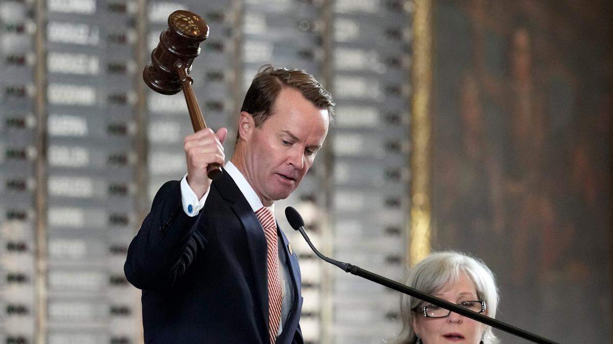 Texas Speaker of the House Dade Phelan, R-Beaumont, strikes his gavel as he opens the special session called by Gov. Greg Abbott, Thursday, July 8, 2021, in Austin, Texas. (AP Photo/Eric Gay)