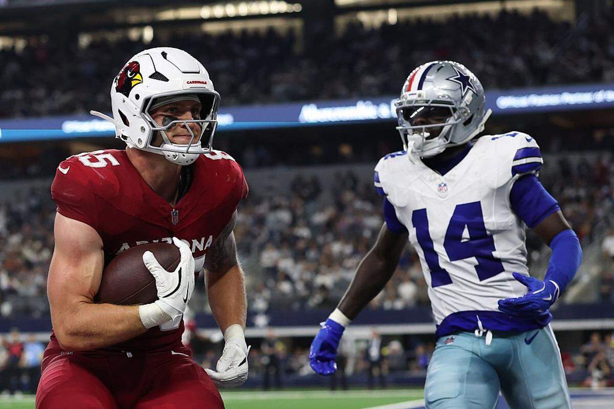 ARLINGTON, TEXAS - NOVEMBER 03: Trey McBride #85 of the Arizona Cardinals catches a pass for a touchdown ahead of Markquese Bell #14 of the Dallas Cowboys during the third quarter in the game at AT&T Stadium on November 03, 2025 in Arlington, Texas. (Photo by Stacy Revere/Getty Images)