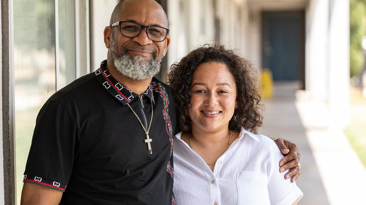 JPS community health workers Shalese Bragg and Kerry Aguillard work out of Casa de Esperanza, a housing project that gives permanent housing to individuals experiencing homelessness, where they treat residents with medical ailments and help them with anything they may need.