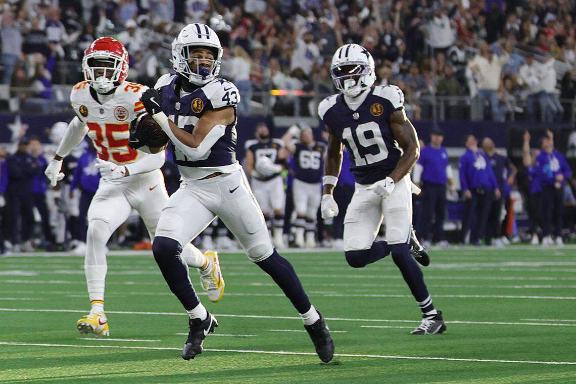Cowboys running back Malik Davis runs for a 43-yard touchdown against the Kansas City Chiefs during the second quarter Thursday at AT&T Stadium in Arlington.