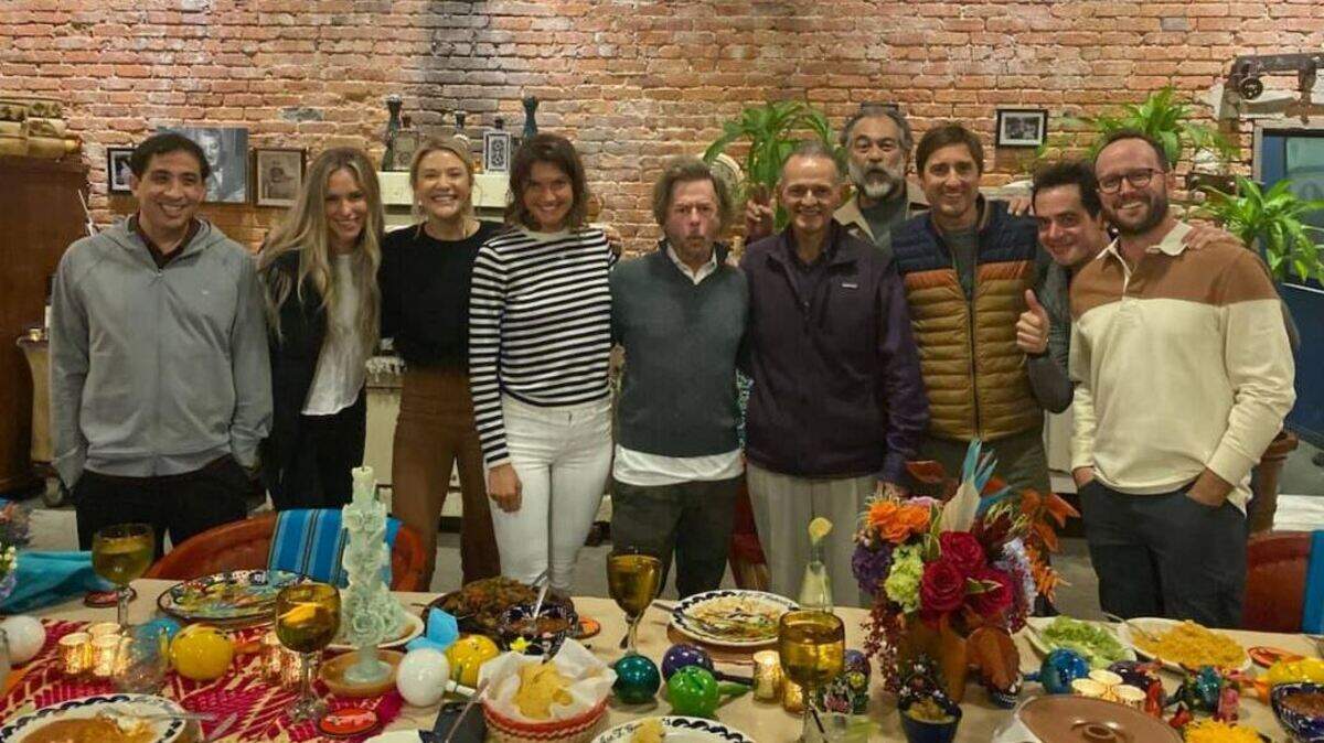A Facebook post from popular Fort Worth restaurant, Joe T. Garcia’s, read “It is always great having our friends. Luke Wilson and David Spade, at our family table. You never know who you might run into at Joe T’s!”