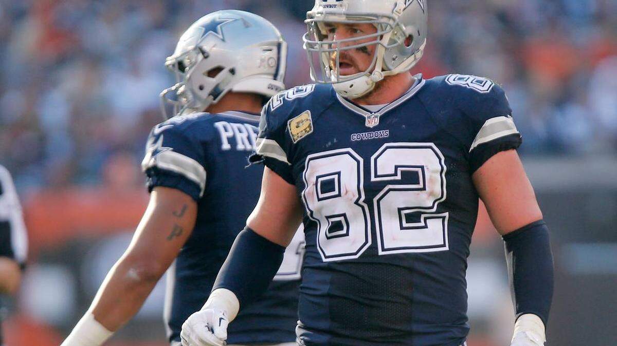 Per a report, FOX is interested in hiring Cowboys tight end Jason Witten to be a game analyst on their Thursday Night Football package if they can't get Peyton Manning.