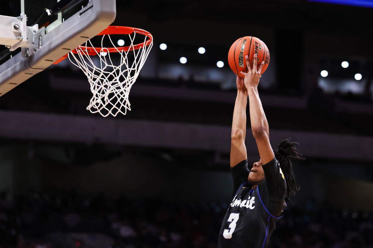 Mansfield Summit guard David Bardere II (3) goes up for a dunk attempt in the Class 5A Division II state championship against Beaumont United at The Alamodome in San Antonio, Texas, March 14, 2026.