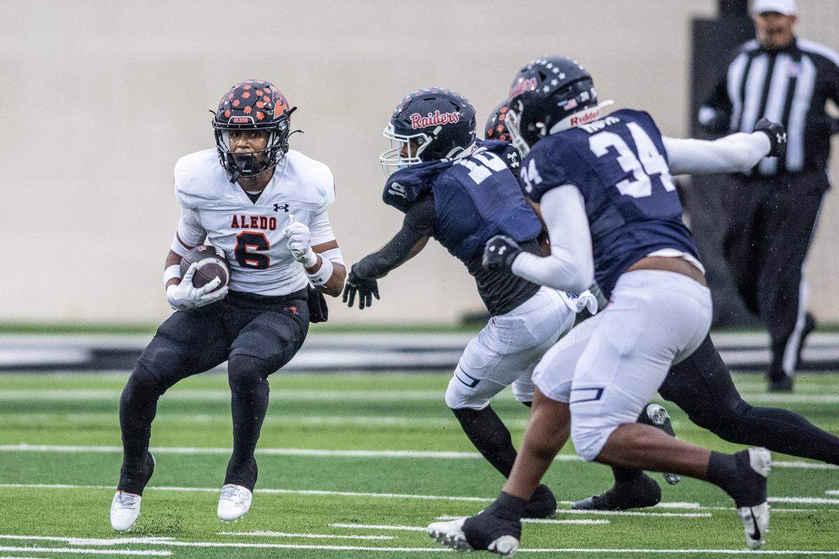 Aledo’s Lamel Swanson (6) returns a kickoff against Denton Ryan in a Class 5A Division 1 state quarterfinal on Saturday, Dec. 7, 2024 at Crowley ISD Multi-Purpose Stadium in Fort Worth, Texas.