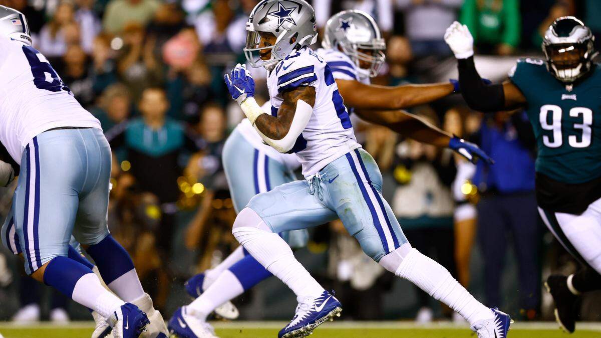 Dallas Cowboys running back Tony Pollard (20) in action against the Dallas Cowboys during an NFL football game, Sunday, Oct. 16, 2022, in Philadelphia. (AP Photo/Rich Schultz)