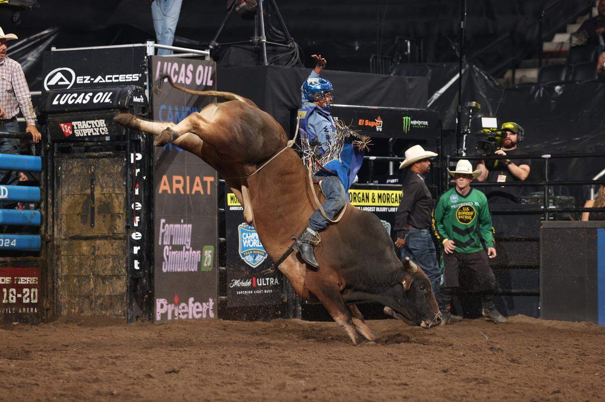 Kaiden Loud attempts to ride D&H Cattle Company’s Playmate during the third day of the Anaheim PBR Teams event in 2024.