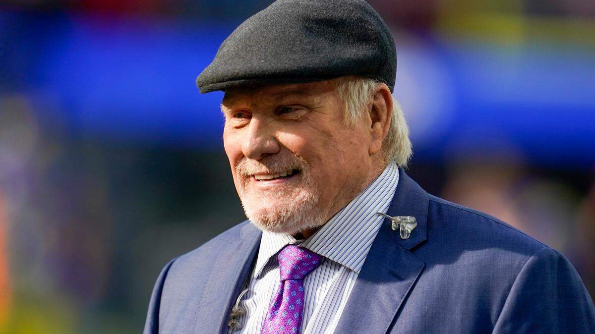 Fox commentator Terry Bradshaw changes his mind about the 2022 Dallas Cowboys.