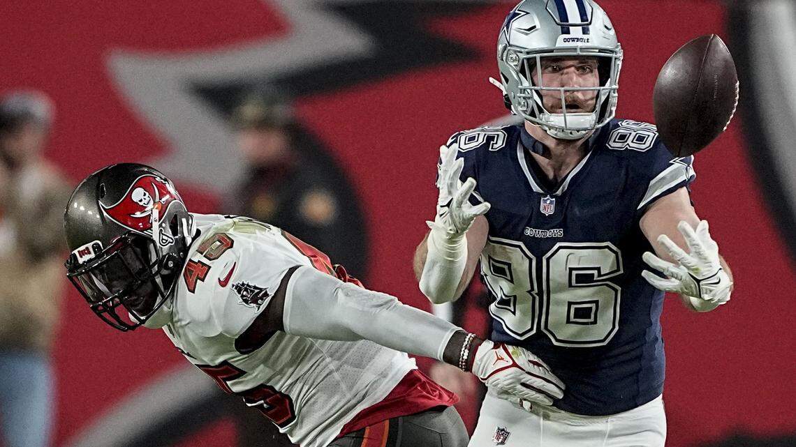 Dallas Cowboys tight end Dalton Schultz (86) vies for the catch against Tampa Bay Buccaneers linebacker Devin White (45) during the second half of an NFL wild-card football game, Monday, Jan. 16, 2023, in Tampa, Fla. (AP Photo/Chris Carlson)