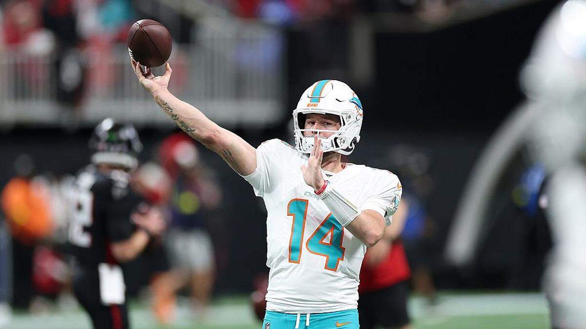 ATLANTA, GEORGIA - OCTOBER 26: Quinn Ewers #14 of the Miami Dolphins warms up prior to the game between the Miami Dolphins and Atlanta Falcons at Mercedes-Benz Stadium on October 26, 2025 in Atlanta, Georgia. (Photo by Kevin C. Cox/Getty Images)