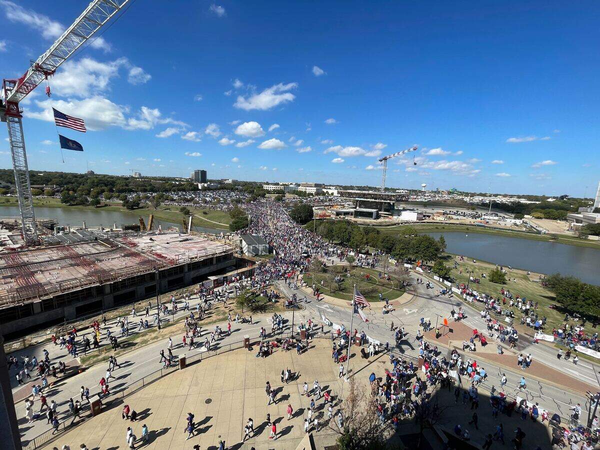 Crowds at the Rangers victory party on Friday in Arlington.