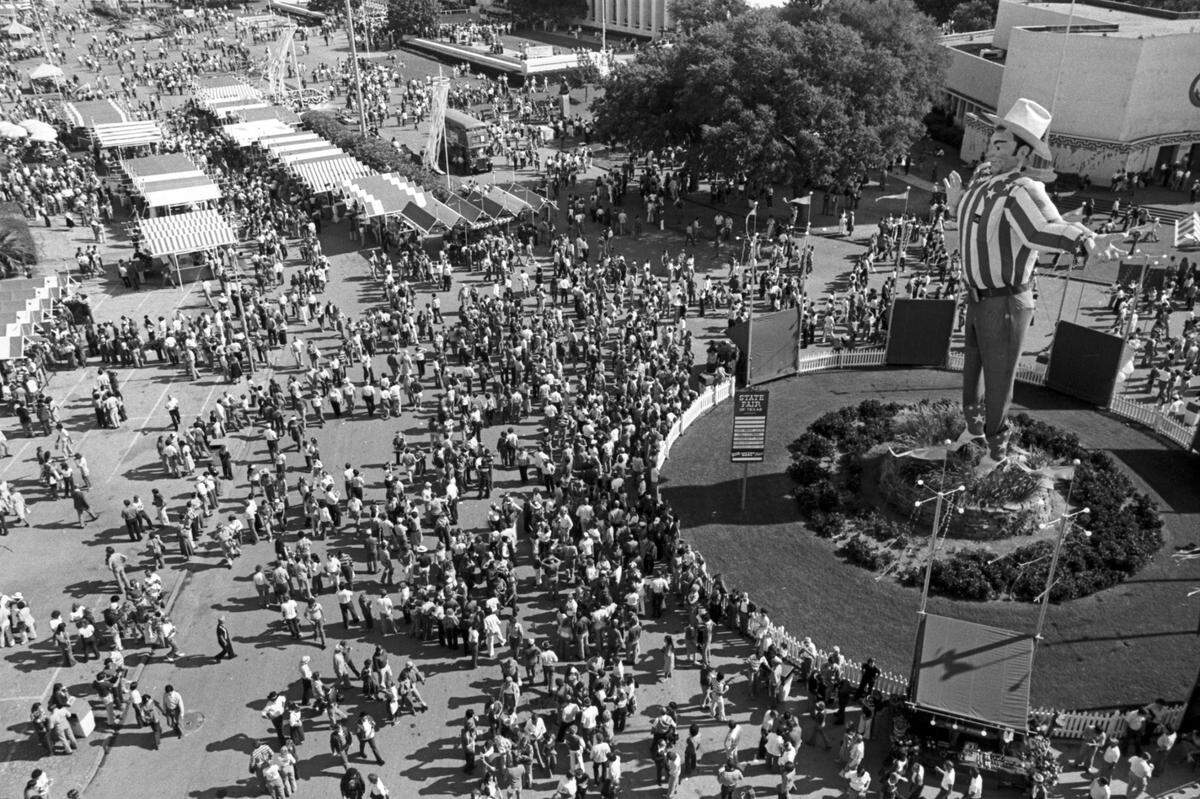 Oct. 8, 1978: A scene from the State Fair of Texas showing Big Tex greeting fairgoers.