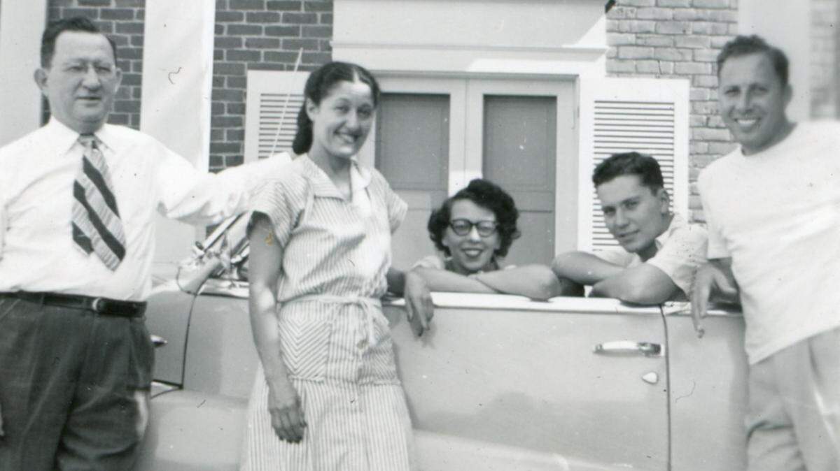 Sol and Etta Brachman, left, circa 1940s, in their circular driveway on Mockingbird Lane. The house, which still stands, is across from the back nine at Colonial Country Club. Also pictured, seated, are the couple’s niece Rowena Ginsburg Kimmell and their son Malcolm Brachman. Rowena’s spouse Sam Kimmell, who owned the convertible, is on the right.