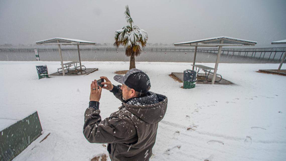It may not matter if you’ve been naughty or nice. If you’re dreaming of a white Christmas for Dallas-Fort Worth this year, Santa may not have you covered. Photo taken Sunday, Jan. 10, 2021.