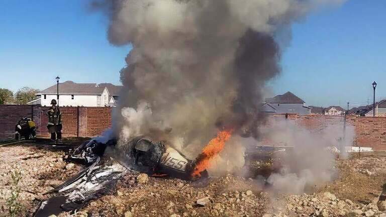 Pilot dies in fiery Fort Worth plane crash near Hicks Airfield, Bonds Ranch Road