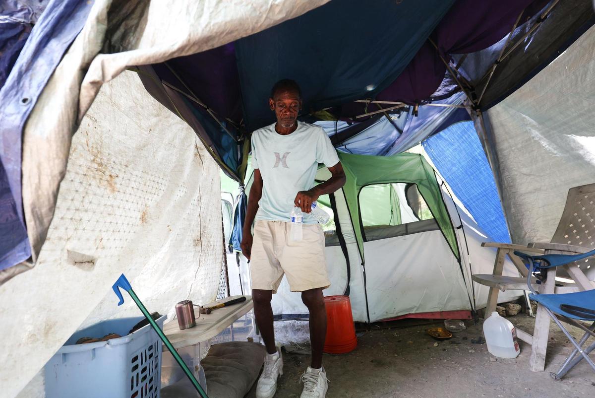 Gary Randle, 61, lives in a campsite in a wooded area ?off of Highway? U.S. 287 with his four dogs. The Tarrant County Homeless Coalition’s most recent tally estimates that there are more than 1,000 people living on the streets, in the woods, or in other outdoor communities in Tarrant and Parker counties.
