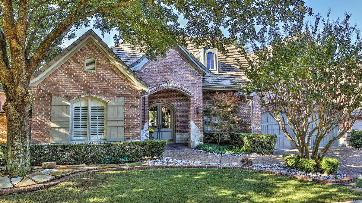 The home at 6732 Medinah Drive is open Sunday, January 26 from 2 to 4 p.m.