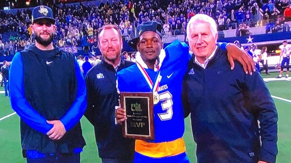 La Vega’s Malachi Wright was named Offensive MVP.