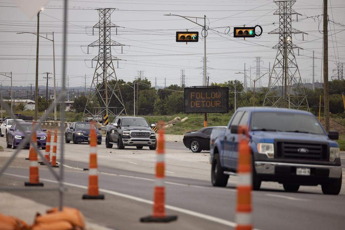 Street construction closes lanes on East Lancaster in Fort Worth on Friday, Sept. 5, 2025.