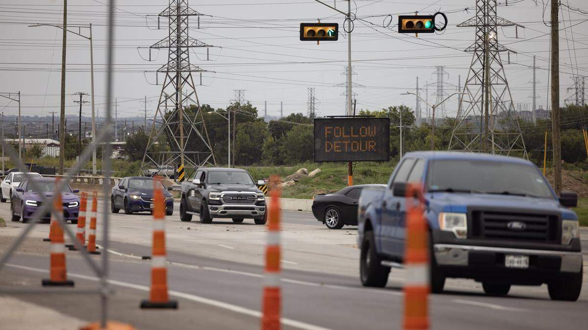 Street construction closes lanes on East Lancaster in Fort Worth on Friday, Sept. 5, 2025. 