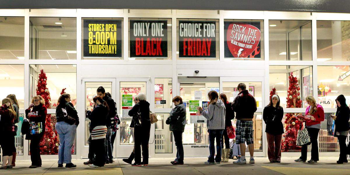 2013: The line grew steadily throughout the evening until Kohl’s opening at 8 p.m. on Thursday, Nov. 28, in North Richland Hills